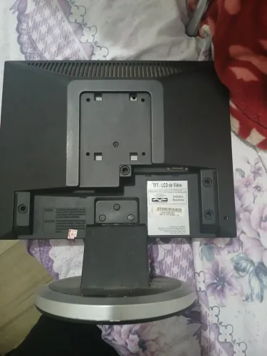 Vendo munitor com defeito