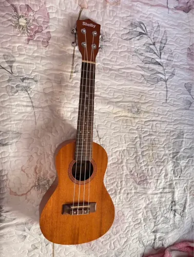 UKULELE SHELBY SU -23M STNT