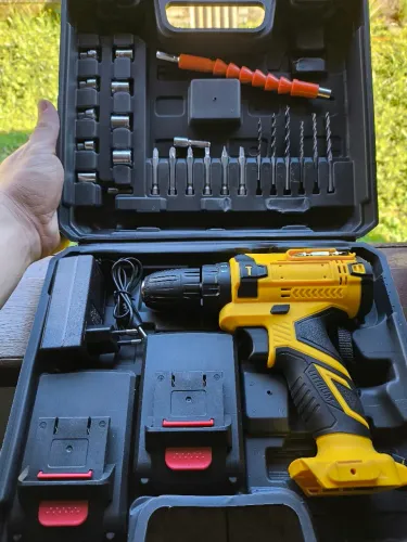 Vendo parafusadeira e furadeira EXTREMAMENTE NOVA
