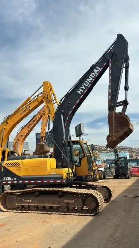 Escavadeira Hyundai R220LC-9 2018 8000h