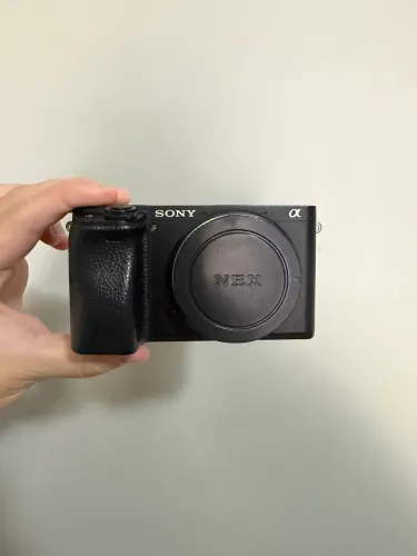 Sony Alpha A6400 + 1 bateria