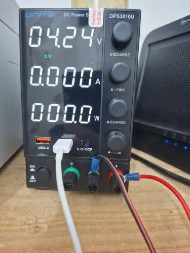 Fonte de bancada 3010 com cooler e separadora com vacuo forte! Semi novas.