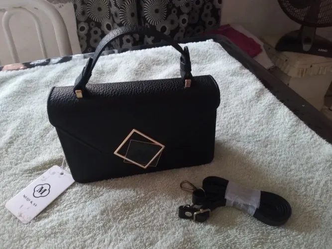 BOLSA QUADRADA PEQUENA DE COURO PRETA