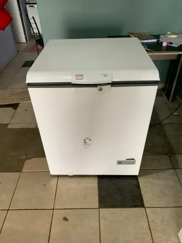 Vendo esse frezer consul 220 litros