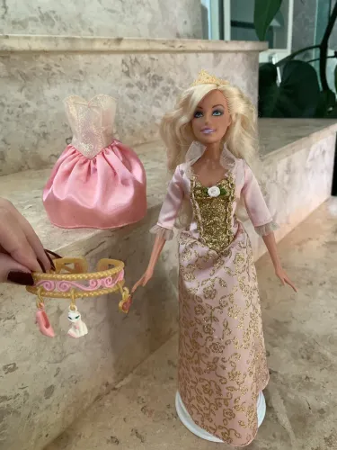 BARBIE ANNELIESE - A PRINCESA E A PLEBEIA | COM PULSEIRA E SEGUNDO VESTIDO