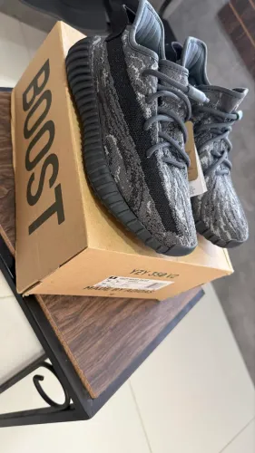 YEEZY BOOST 350 V2  ( Novo - Nunca Usado)