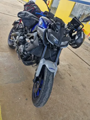 Vendo uma Yamaha MT 09 2021- Trocom em carro