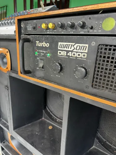 Som Completo: Caixa Trio Dupla + Wattsom DB 4000 + Mesa Bluetooth 