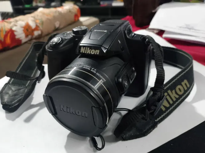 Câmera Nikon Coolpix B700 4K (Zoom 60x) + Cartão 32GB + Bolsa de Transporte