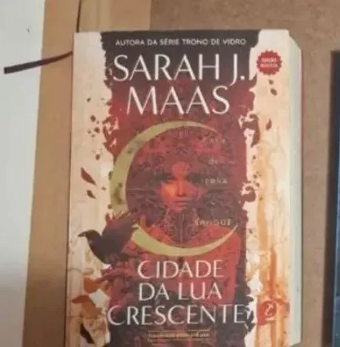 Livro cidade da lua crescente