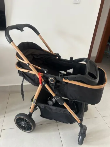 Carrinho de Bebê + bebê conforto