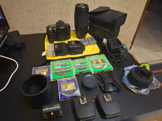 Kit Câmera Fotográfica Nikon + Lente 70-300mm VR + Flash SB-800 - Máquina Completa
