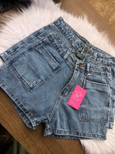 Short jeans com bolso