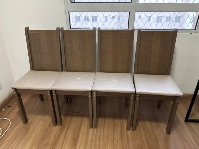 Mesa com cadeiras