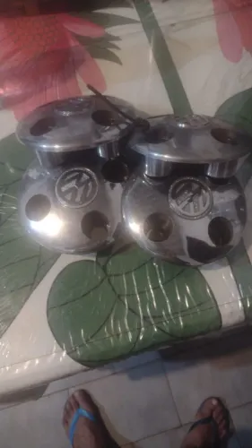 Kit com quatro calotas de centro de roda cromadas