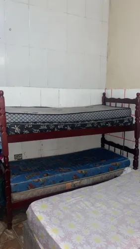 Vende-se cama beliche de madeira estou precisando que retire urgente estou de mudança 