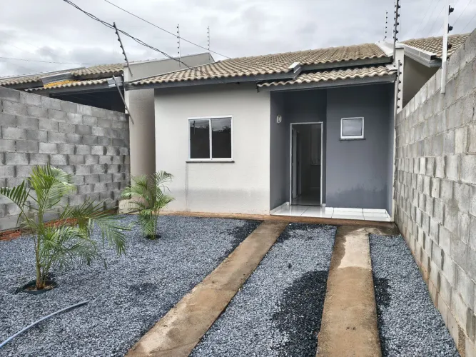 Vende-se Casa com 2/4 sendo uma suíte no bairro Nova Fronteira em Várzea Grande-MT 