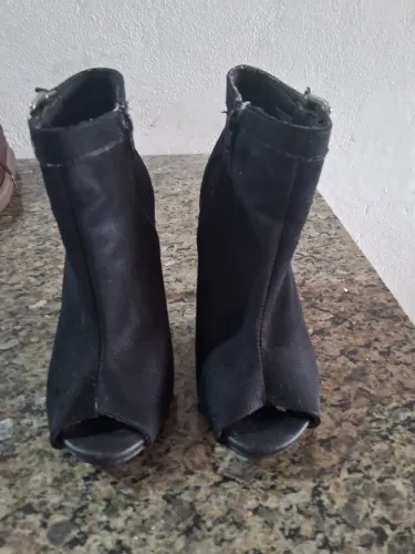 Bota semi nova número 36