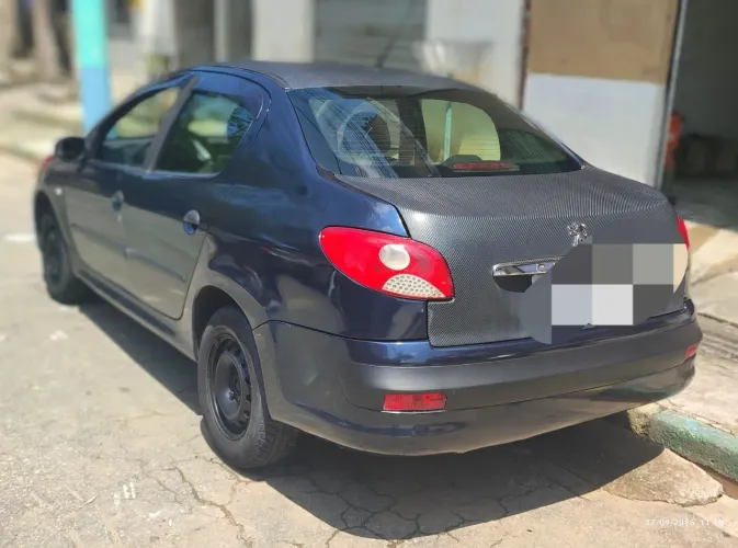Peugeot 207 Sedan Passion XR 1.4 Flex 8V 4P 2012