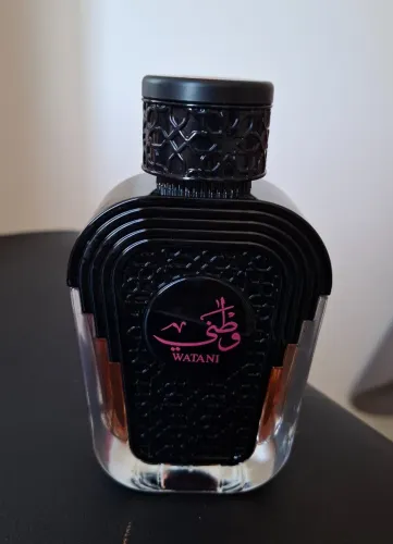 Perfume árabe Watani Pink Eau de Parfum da Al Wataniah (100ml)