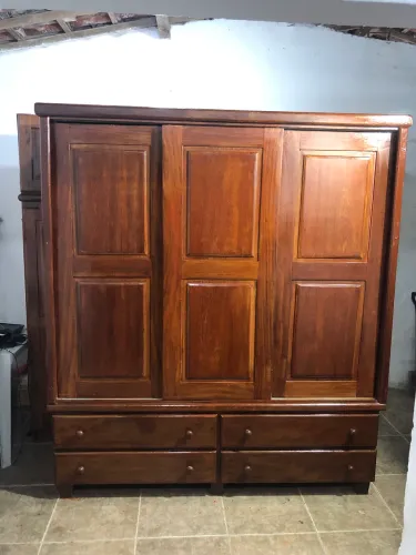 Guarda roupa de casal madeira angelim pedra semi novo pra vim buscar aqui em prazeres