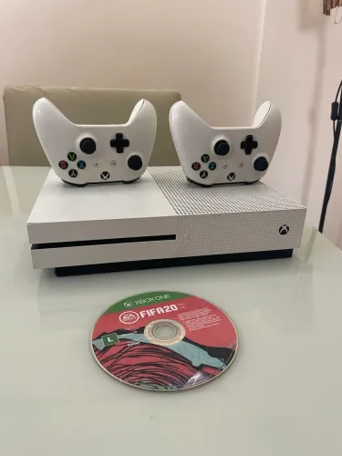 Xbox One S 2 Controles | Com FIFA e jogos | 500GB Funcionando 