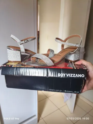 Sandália salto pequeno Prata !