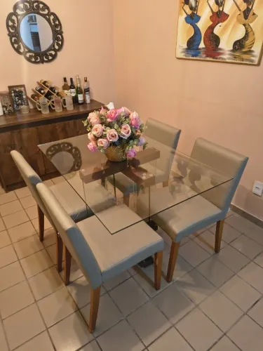 Mesa de Jantar Jacaúna, retangular 120X80 cm. Acompanha 4 cadeiras 