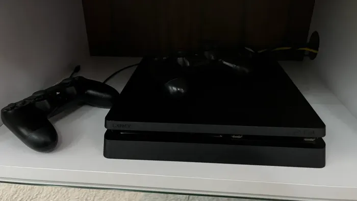 PlayStation 4 + 2 controles