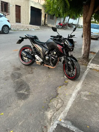 Fz25 mais nova que tem 
