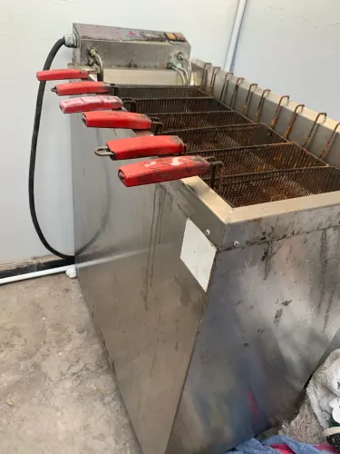 Fritadeira elétrica 40 litros água e óleo R$ 1600,00