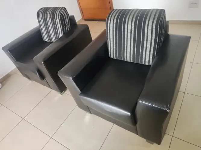 Poltrona/Sofá em Couro sintético em bom estado