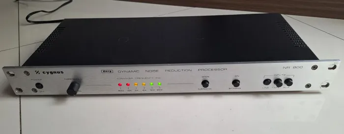 REDUTOR DE RUÍDOS CYGNUS NR 800 ( LINDO )