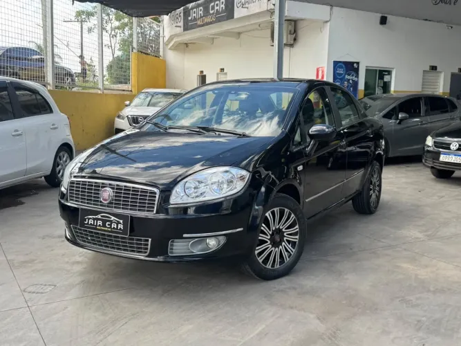 Fiat Linea Essence 1.8 Flex 16V 4P 2013