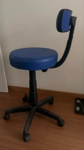 Vendo mocho para área da beleza 
