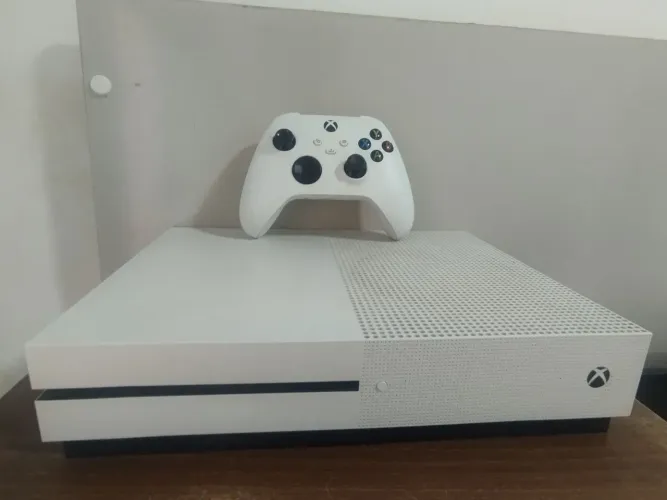 Xbox one S 1TB com 1 controle