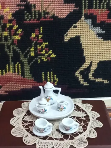 Jogo de Chá Vintage Completo em Porcelana
