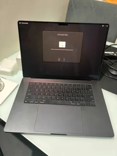 MacBook Pro Apple 16", M4 Pro, 48GB RAM, SSD 512GB, Preto-espacial - MX2Y3BZ