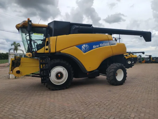 Colheitadeira New Holland CR9060