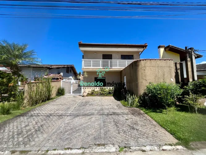 Casa em Condomínio de Luxo em Bertioga-SP: 3 Quartos, 3 Suítes, 4 Banheiros, 3 Vagas de Ga