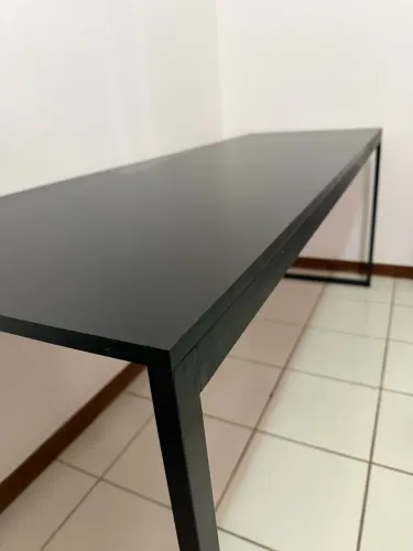 Mesa estilo industrial - preta