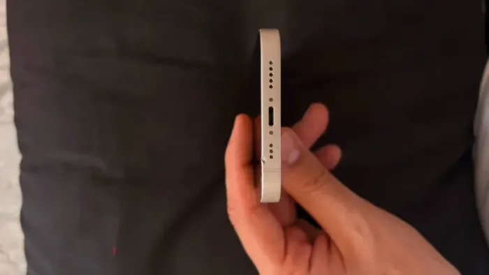 Celular iPhone 13- 128 GIGAS PRA VENDER LOGO