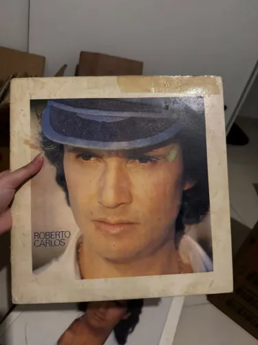 Tenho um acervo de discos vinil e de revista placar