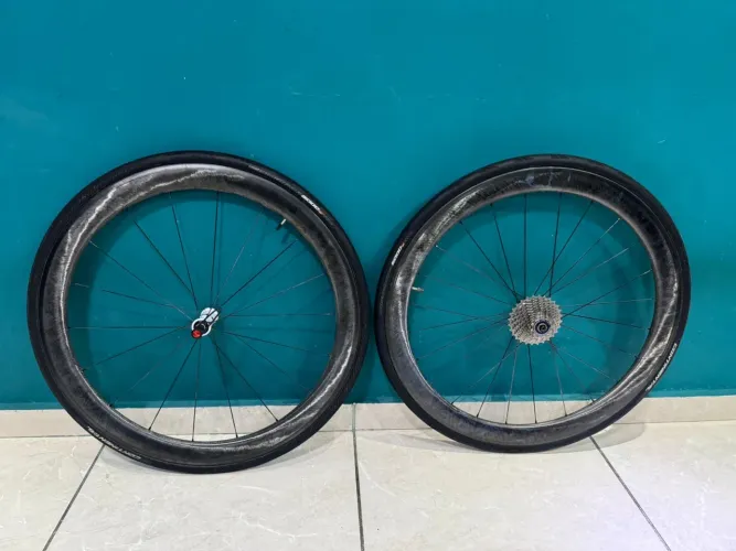 Roda carbono bontrager aeolus 5 