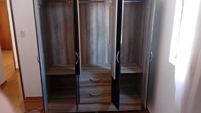 Vendo Guarda-roupa seminovo (preço negociável) 