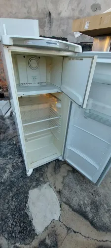 Vendo geladeira 