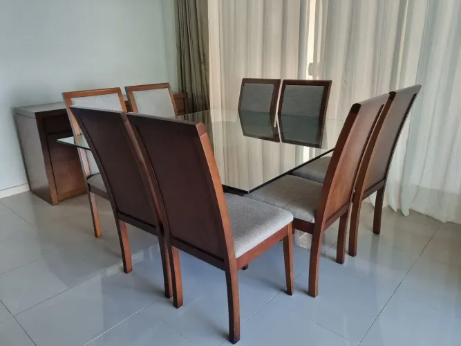 Mesa de Jantar 8 Lugares 1,45x1,45m + Vidro + 8 Cadeiras em Madeira - Londrina