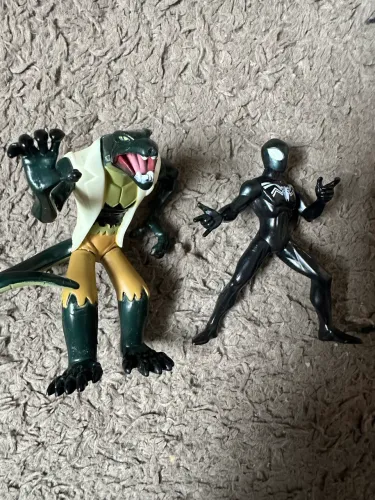 Spectacular Spiderman 2 Figure Lot - Oscorp Ooze Factories Lizard & Black Venom