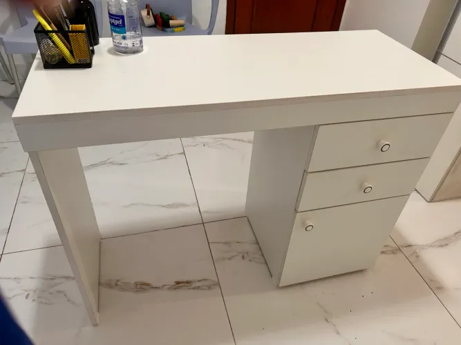 Mesa de Escritório Branca com 3 Gavetas - Excelente Estado