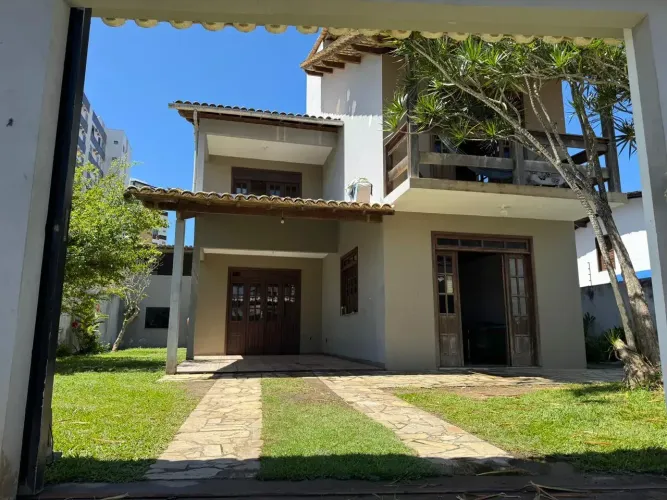 VENDO BELÍSSIMA CASA NO SÃO FRANCISCO.